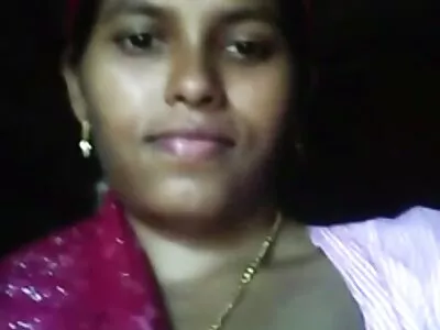 ಮರಿಗಳು ಪೊವೆಯೊಳಗೆ ನುಸುಳುತ್ತಿವೆ