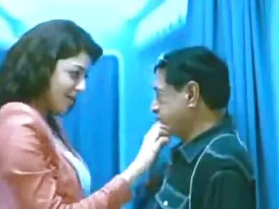 ದೊಡ್ಡ ಕತ್ತೆ ಮಹಿಳೆ ಡಿಲ್ಡೊ ಸವಾರಿ ಮಾಡುತ್ತಾಳೆ